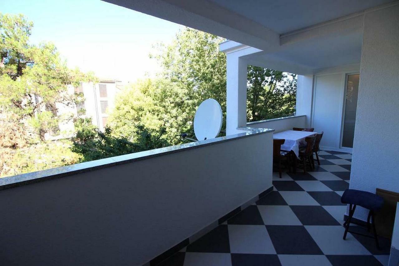 Nikolina Apartment *