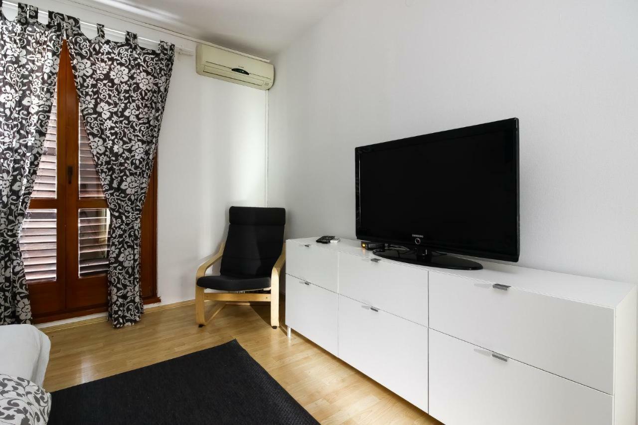 Nikolina Apartment